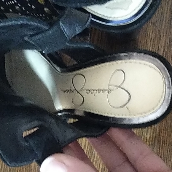 Heels - Picture 4 of 4